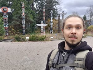 Ich Totem Poles